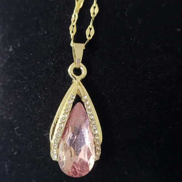Gold-Tone Teardrop Necklace with Pink Pendant - NWOT Women Jewelry - Picture 3 of 3